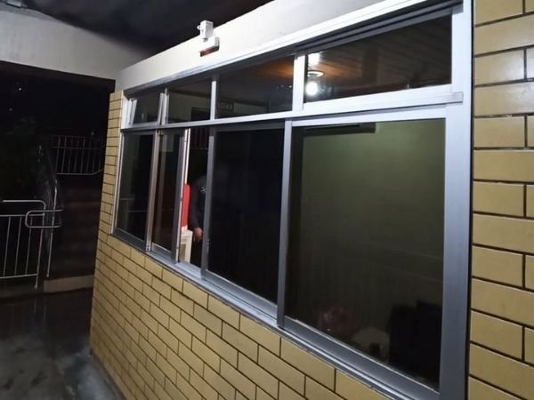 Reduza o calor da residência com película para vidros em Duque de Caxias